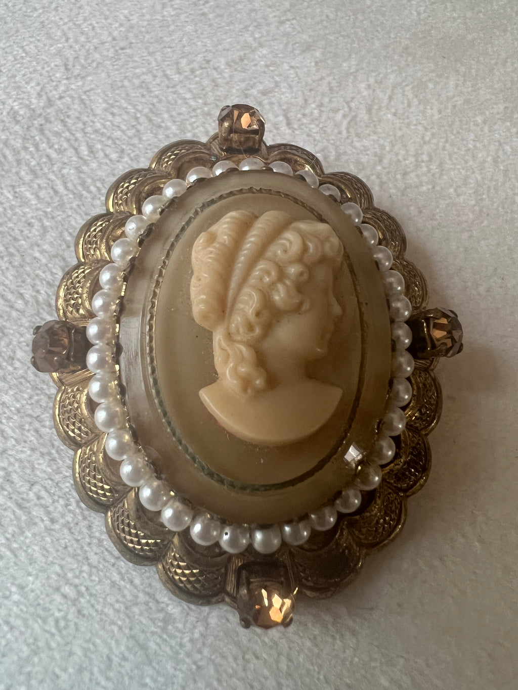 Romantic Vintage Lady Cameo Brooch